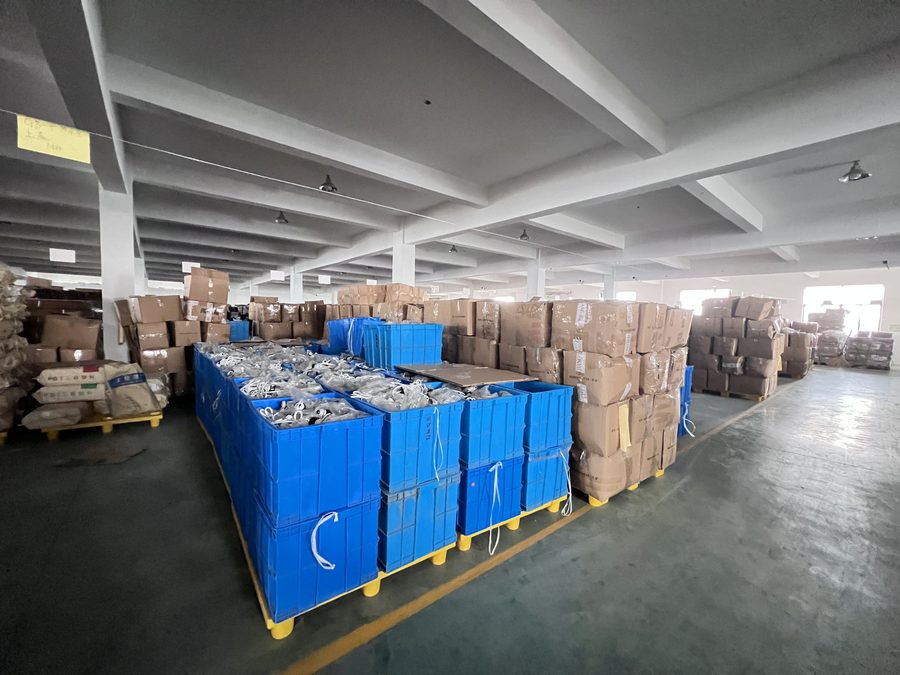 Raw material warehouse with components stored on pallets